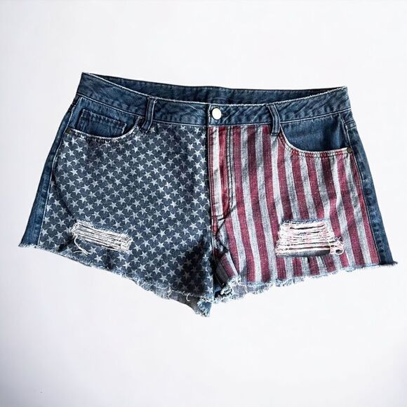 Design Lab Lord & Taylor, Stars and Stripes Ripped Denim Shorts, size 31 MINT - Picture 1 of 8